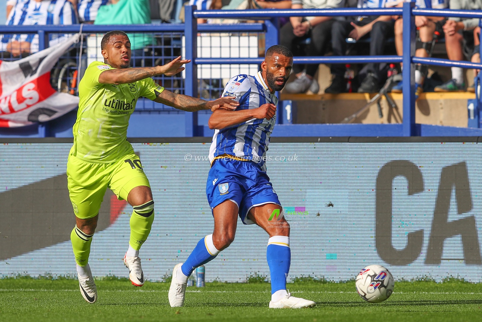 Michael Ihiekwe #20 of Sheffield Wednesday passes the ball during the Sky Bet Championship match Sheffield Wednesday vs Huddersfield Town at Hillsborough, Sheffield, United Kingdom, 7th October 2023

(Photo by Gareth Evans/News Images)