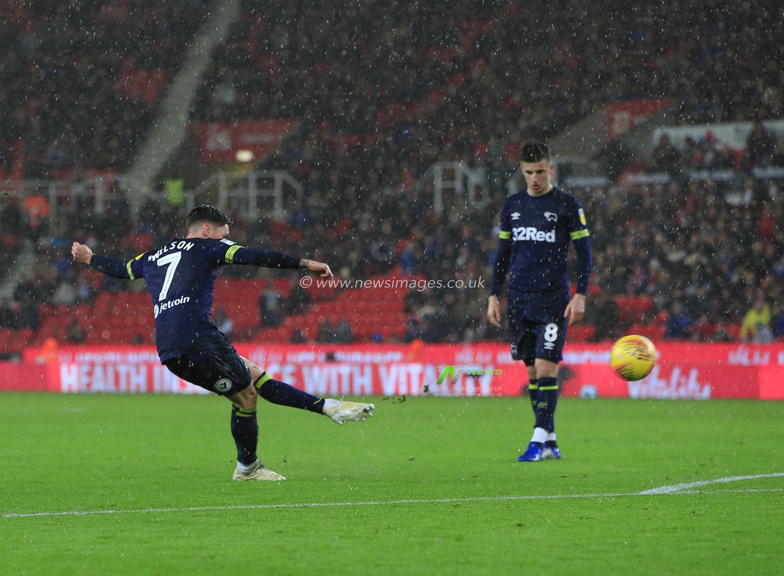 28th November 2018, Bet365 Stadium, Stoke-on-Trent, England; Sky Bet Championship, Stoke City v Derby County ; Harry Wilson of Derby County scores from a free kick in the 50th minute making it 1-1

Credit: Conor Molloy/News Images

English Football League images are subject to DataCo Licence