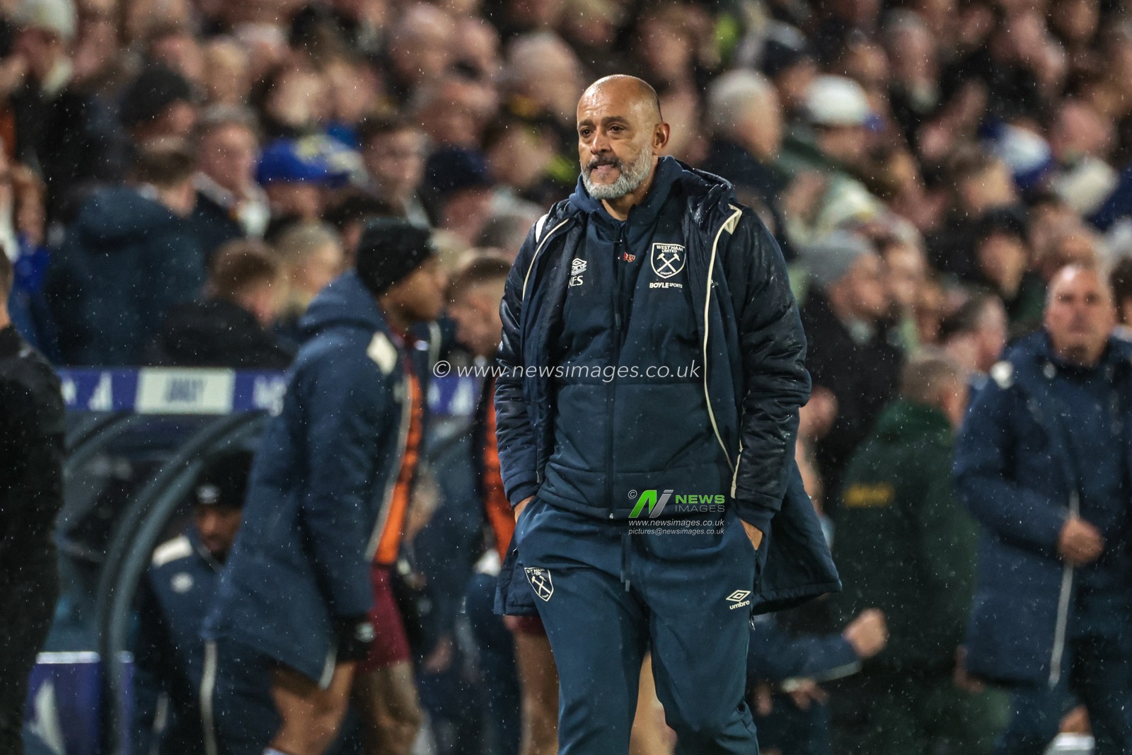 Nuno Espirito Santo manager of West Ham United heads back to the dressing rooms at half time during the Premier League match Leeds United vs West Ham United at Elland Road, Leeds, United Kingdom, 24th October 2025

(Photo by Mark Cosgrove/News Images)