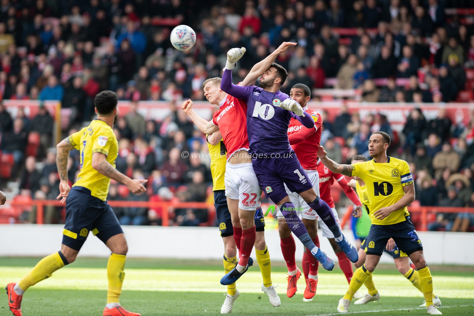 13th April 2019, City Ground, Nottingham, England ; Sky Bet Championship, Nottingham Forest vs Blackburn Rovers : Ryan Yates (22) of Nottingham Forest battles with David Raya (1) of Blackburn and scores a goal to make it 1-2 

Credit: Jon Hobley/News Images

English Football League images are subject to DataCo Licence