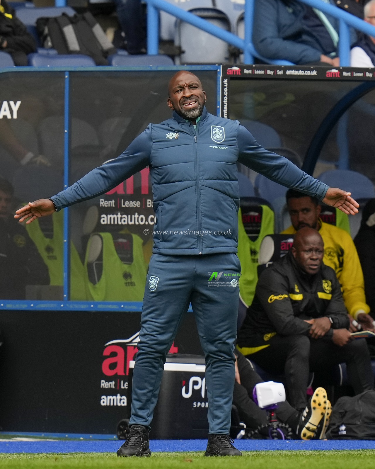 Darren Moore manager of Huddersfield Town reacts during the Sky Bet Championship match Huddersfield Town vs Queens Park Rangers at John Smith's Stadium, Huddersfield, United Kingdom, 21st October 2023

(Photo by Steve Flynn/News Images)