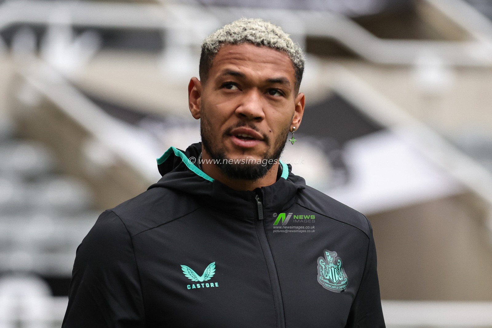 Joelinton #7 of Newcastle United arrives during the Carabao Cup Third Round match Newcastle United vs Manchester City at St. James's Park, Newcastle, United Kingdom, 27th September 2023

(Photo by Mark Cosgrove/News Images)