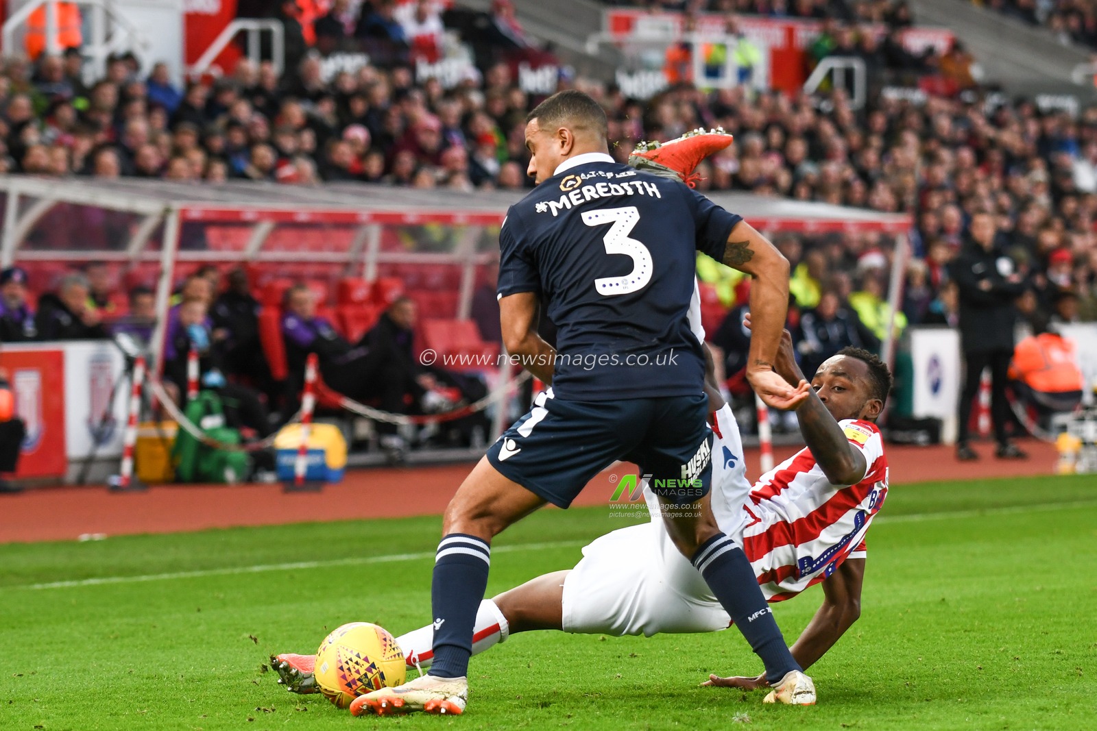 22nd December 2018, Bet 365 Stadium, Stoke-on-Trent, England; Sky Bet Championship, Stoke City vs Millwall ; Saido Berahino of Stoke City is brought down by James Meredith of Millwall


Credit: Richard Long/News Images

English Football League images are subject to DataCo Licence