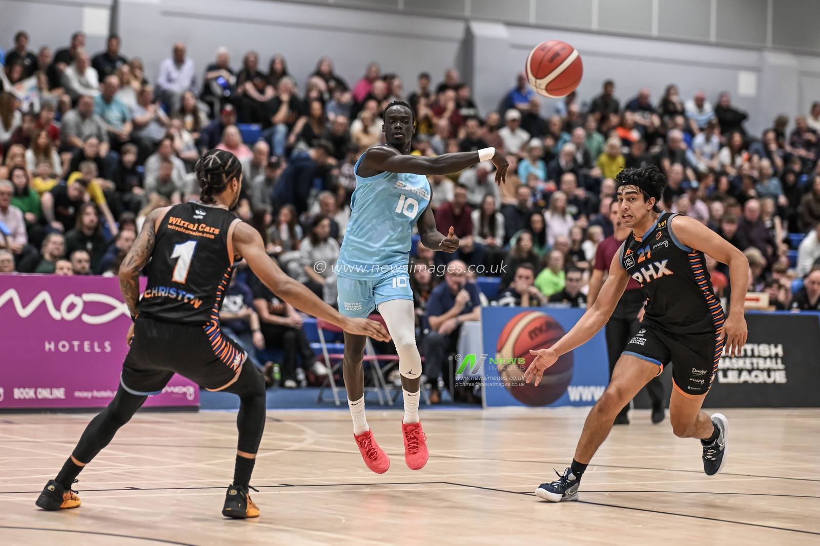 Padiet Wang of Surrey Scorchers passes the ball cross court during the British Basketball Championship match Cheshire Phoenix vs Surrey Scorchers at Ellesmere Port Sports Village, Ellesmere Port, United Kingdom, 19th November 2023

(Photo by Craig Thomas/News Images)