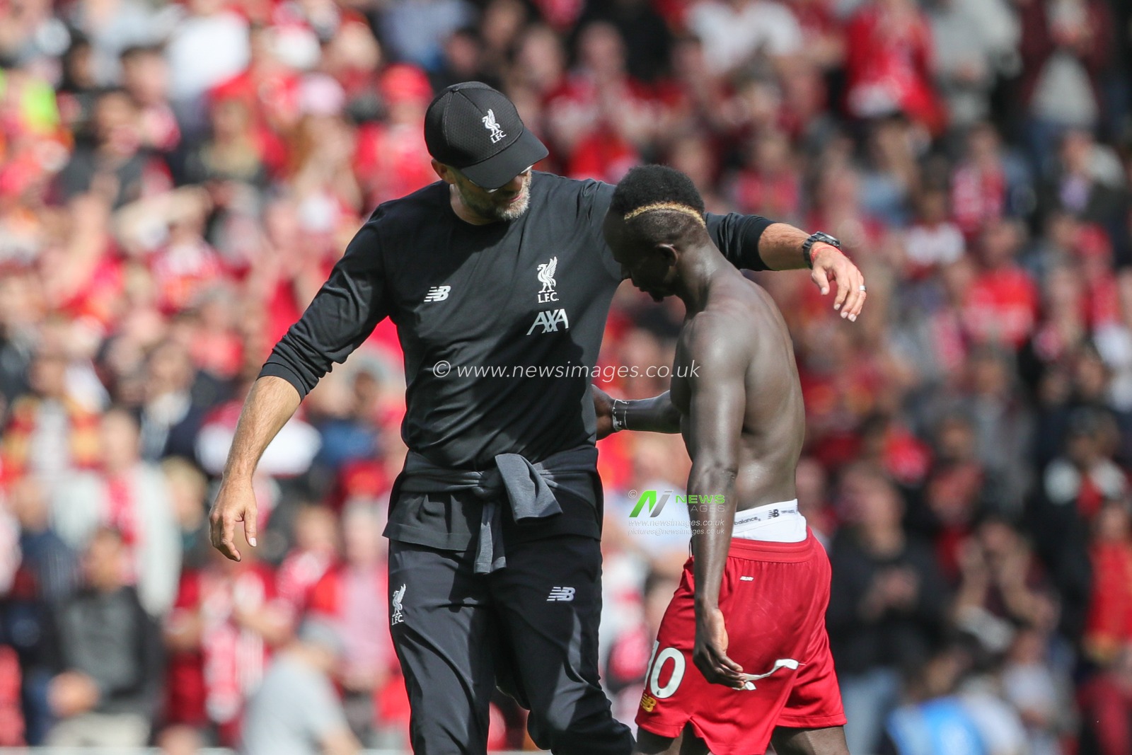 14th September 2019 , Anfield, Liverpool, England; Premier League Football, Liverpool vs Newcastle United ; Jurgen Klopp manager of Liverpool congratulates Sadio Mane (10) of Liverpool  on fantastic game and a 3-1 win over Newcastle 


Credit: Mark Cosgrove/News Images 


Premier League/EFL Football images are subject to DataCo Licence