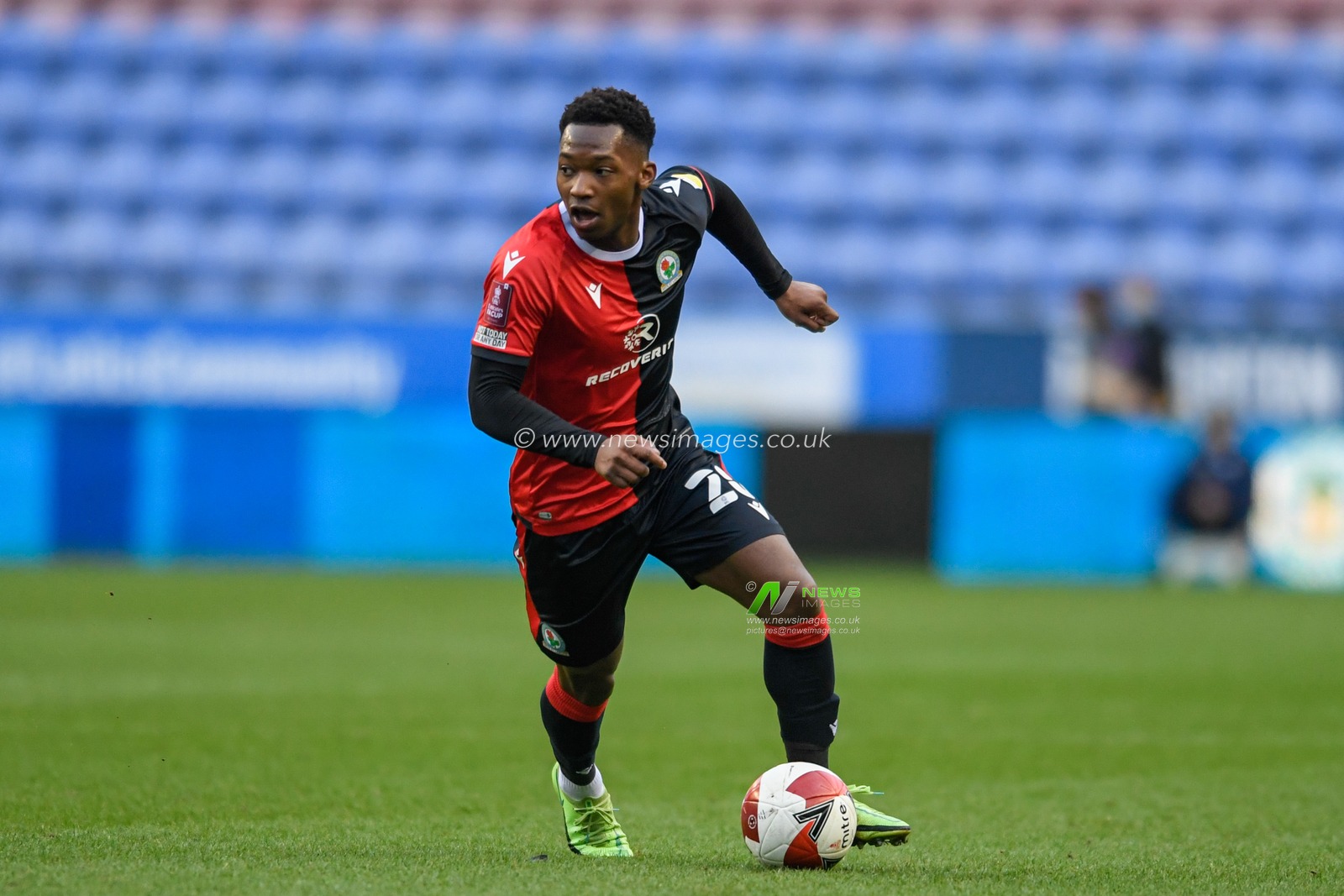 Tayo Edun #20 of Blackburn Rovers runs forward with the ball