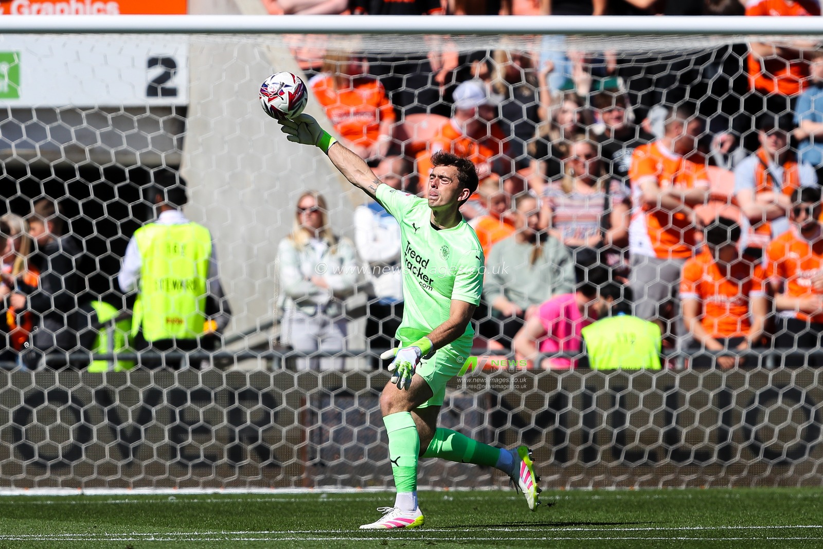 Harry Tyrer of Blackpool during the Sky Bet League 1 match Blackpool vs Bristol Rovers at Bloomfield Road, Blackpool, United Kingdom, 3rd May 2025

(Photo by Gareth Evans/News Images)