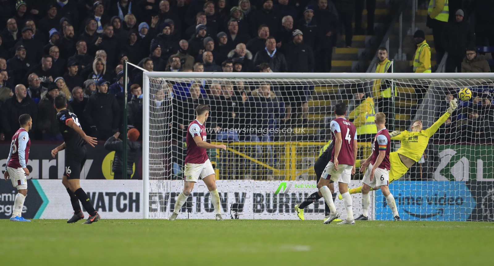 3rd December 2019, Turf Moor, Burnley, England; Premier League, Burnley v Manchester City : Rodri (16) of Manchester City scores his teams third goal in the 68th minute, 0-3 to City  

Credit: Conor Molloy/News Images