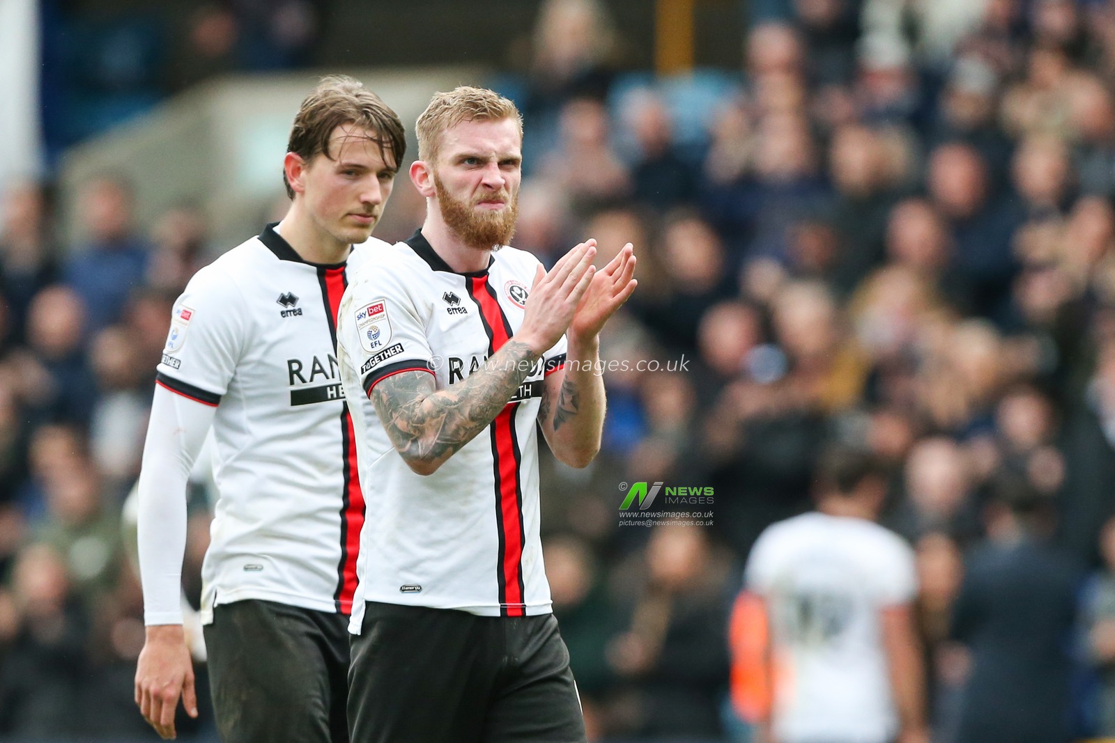 Oliver McBurnie #9 of Sheffield United acknowledges the fans at the final whistle during the Sky Bet Championship match Millwall vs Sheffield United at The Den, London, United Kingdom, 18th February 2023

(Photo by Arron Gent/News Images)