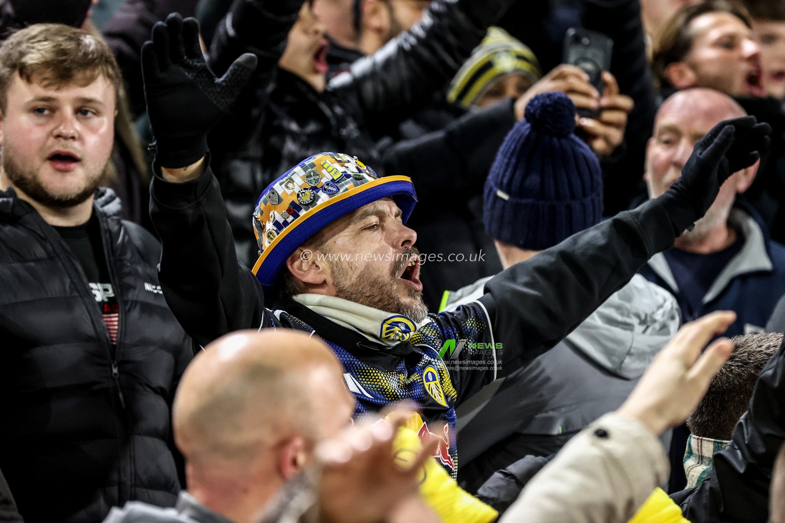 Leeds fans sing before the game during the Premier League match Leeds United vs Chelsea at Elland Road, Leeds, United Kingdom, 3rd December 2025

(Photo by Alfie Cosgrove/News Images)

*** GER AUT SUI OUT ***