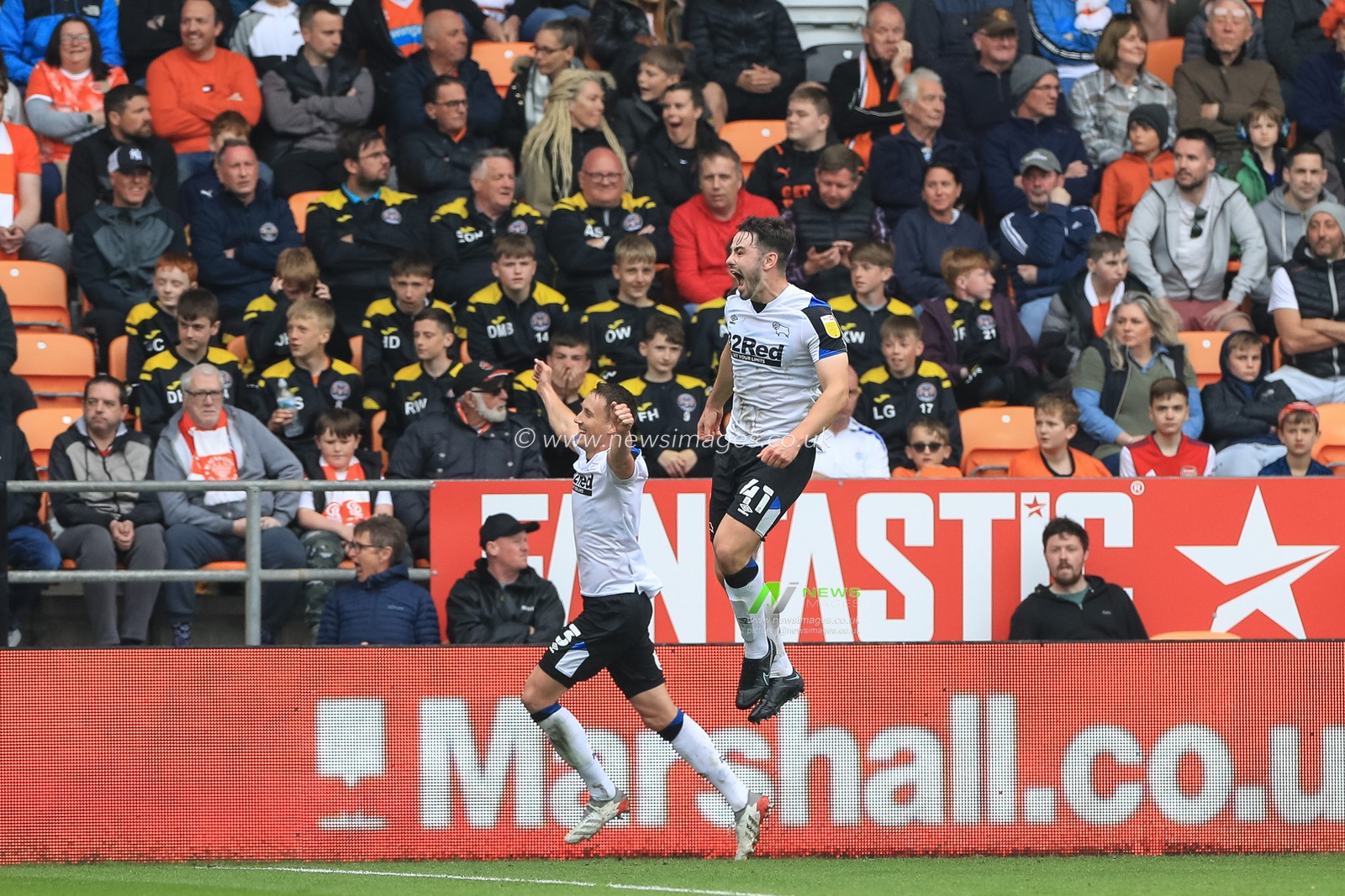 Eiran Cashin #41 of Derby County celebrates his goal to make it 0-2