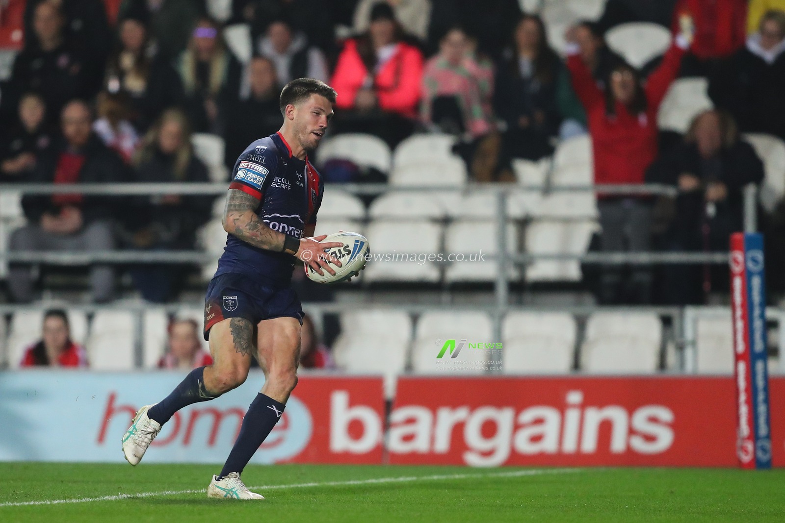 Oliver Gildart of Hull KR goes over for a try and makes the score 6-14 during the Betfred Super League Round 4 match St Helens vs Hull KR at Totally Wicked Stadium, St Helens, United Kingdom, 7th March 2025

(Photo by Gareth Evans/News Images)
