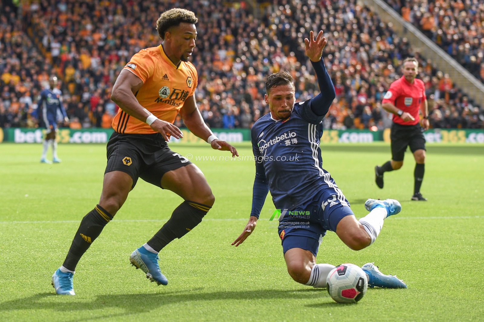 28th September 2019, Molineux, Wolverhampton, England; Premier League, Wolverhampton Wanderers v Watford : Jose Holebas (25) of Watford wins the ball over Adama Traore (37) of Wolverhampton Wanderers 

Credit: Richard Long/News Images