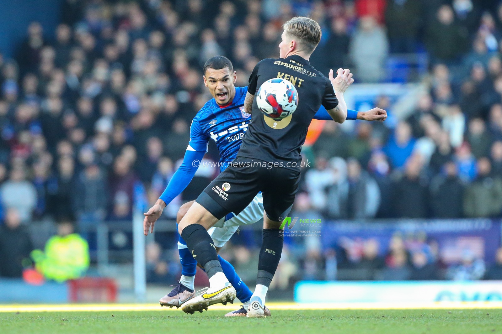 Kayden Jackson #19 of Ipswich Town passes the ball during the Sky Bet League 1 match Ipswich Town vs Peterborough at Portman Road, Ipswich, United Kingdom, 10th December 2022

(Photo by Arron Gent/News Images)