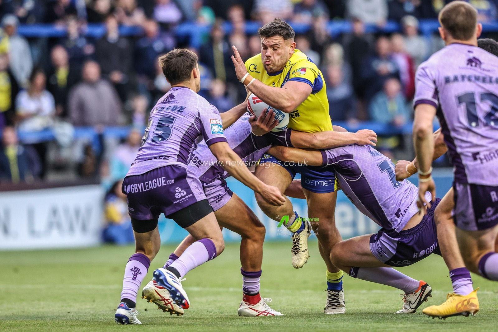 Joe Philbin of Warrington Wolves is tackled during the Betfred Super League Round 12 match Warrington Wolves vs Hull KR at Halliwell Jones Stadium, Warrington, United Kingdom, 23rd May 2025

(Photo by Alfie Cosgrove/News Images)