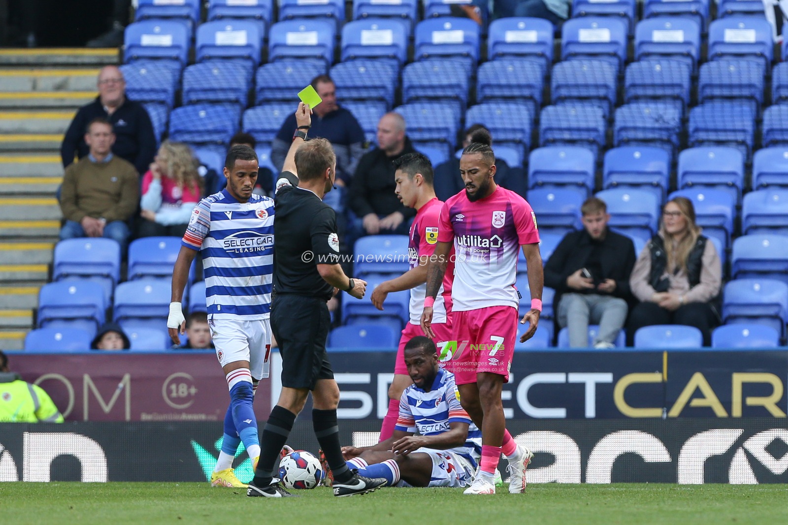 Sorba Thomas #7 of Huddersfield Town is shown a yellow card during the Sky Bet Championship match Reading vs Huddersfield Town at Select Car Leasing Stadium, Reading, United Kingdom, 1st October 2022

(Photo by Arron Gent/News Images)