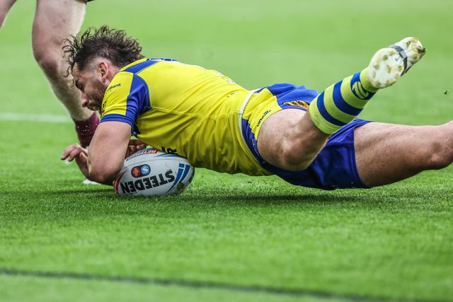 Toby King of Warrington Wolves goes over for a try during the Betfred Super League Round 23 match Huddersfield Giants vs Warrington Wolves at Accu Stadium, Huddersfield, United Kingdom, 24th August 2025

(Photo by Alfie Cosgrove/News Images)