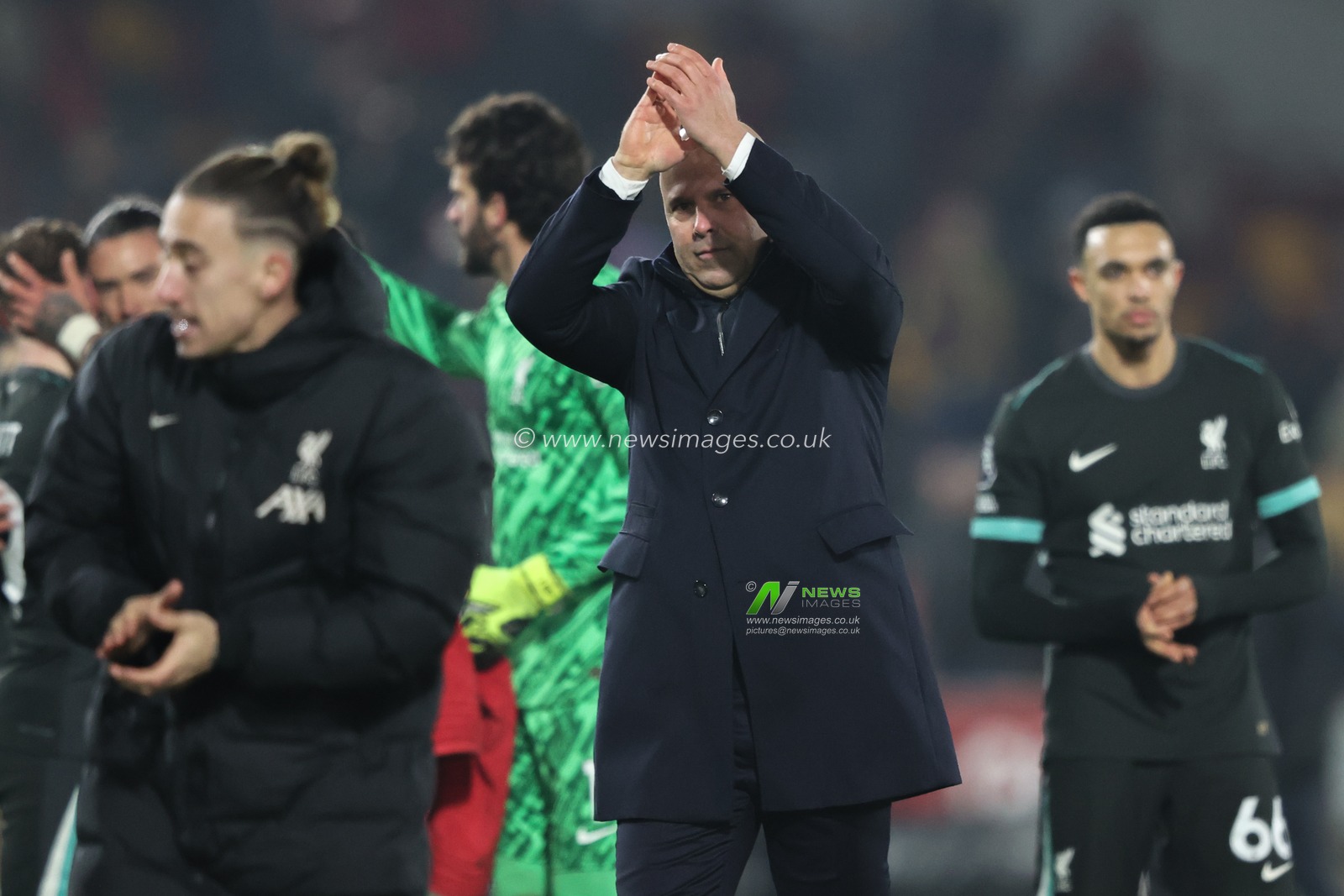 Arne Slot manager of Liverpool applauds the fans after the game during the Premier League match Brentford vs Liverpool at The Gtech Community Stadium, London, United Kingdom, 18th January 2025

(Photo by Alfie Cosgrove/News Images)