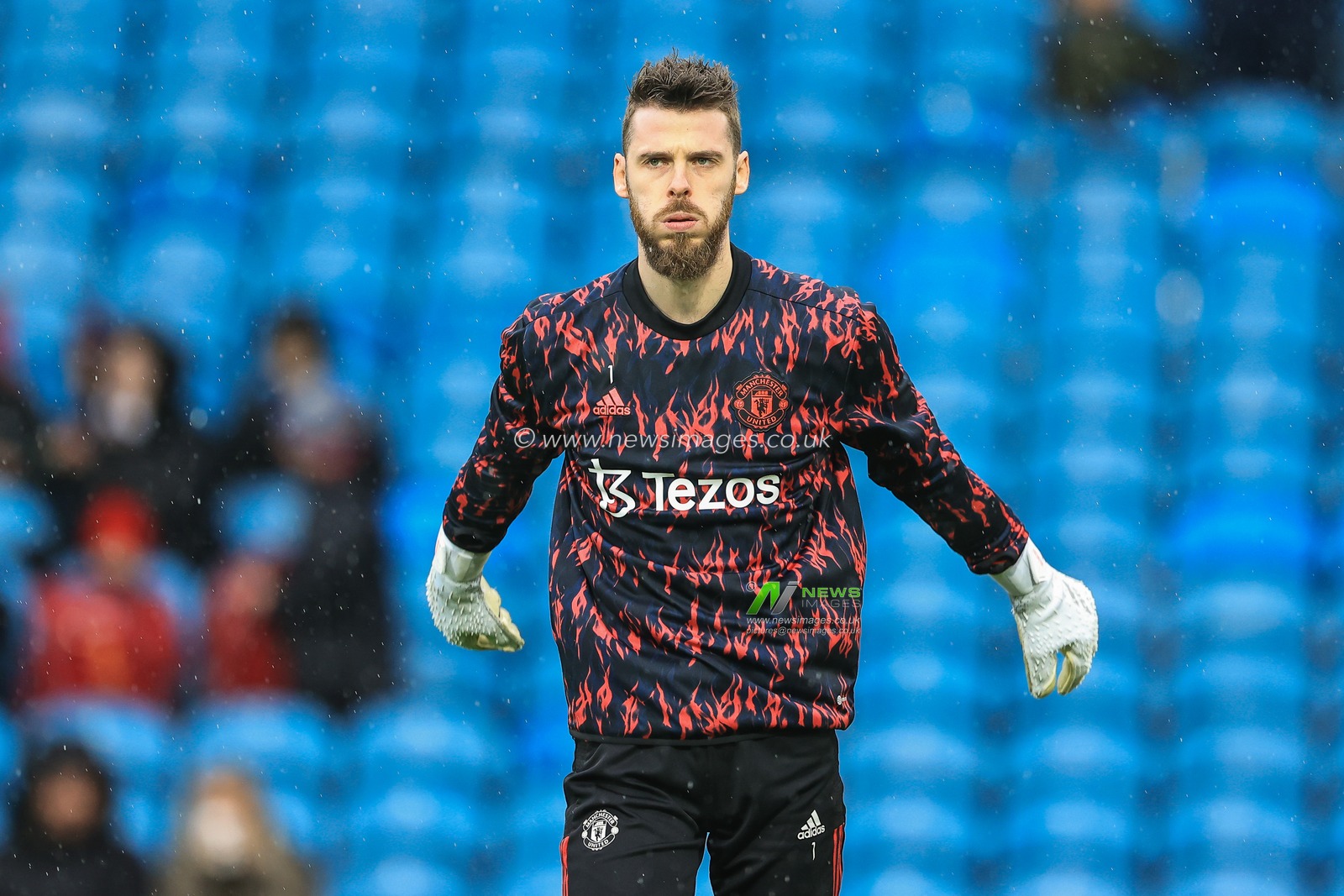 David De Gea #1 of Manchester United stretches during the pre-game warmup