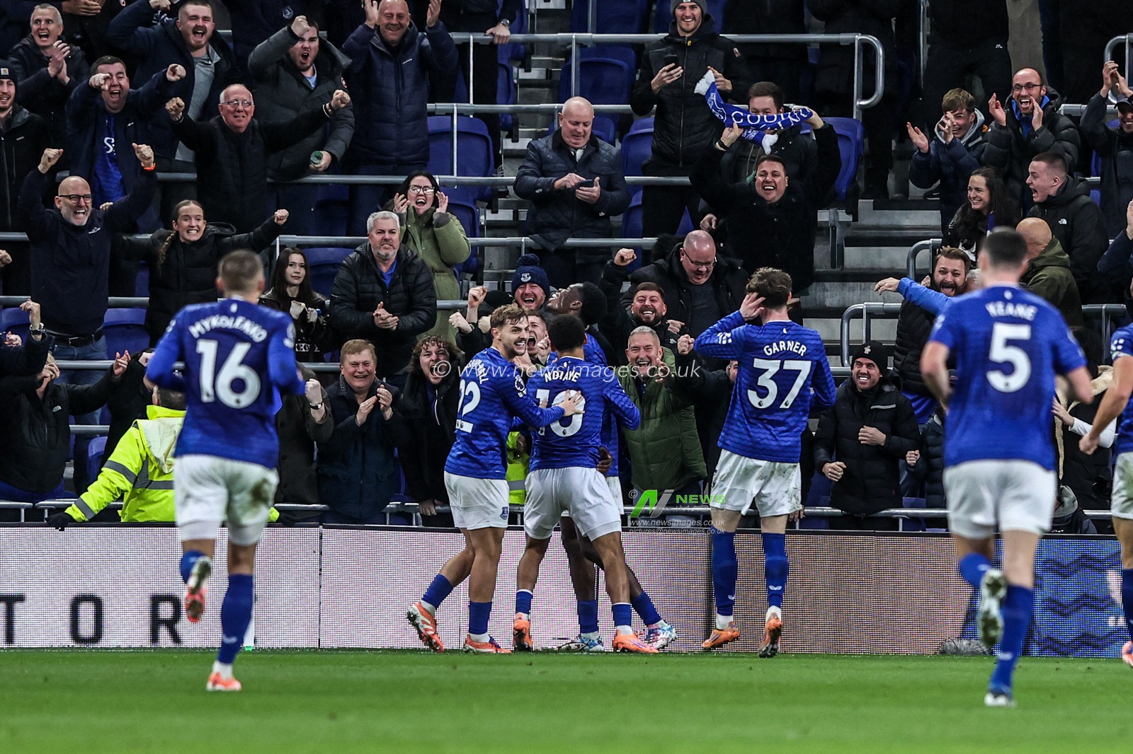 Thierno Barry of Everton celebrates his goal to make it 2-0 during the Premier League match Everton vs Nottingham Forest at Hill Dickinson Stadium, Liverpool, United Kingdom, 6th December 2025

(Photo by Alfie Cosgrove/News Images)

*** GER AUT SUI OUT ***