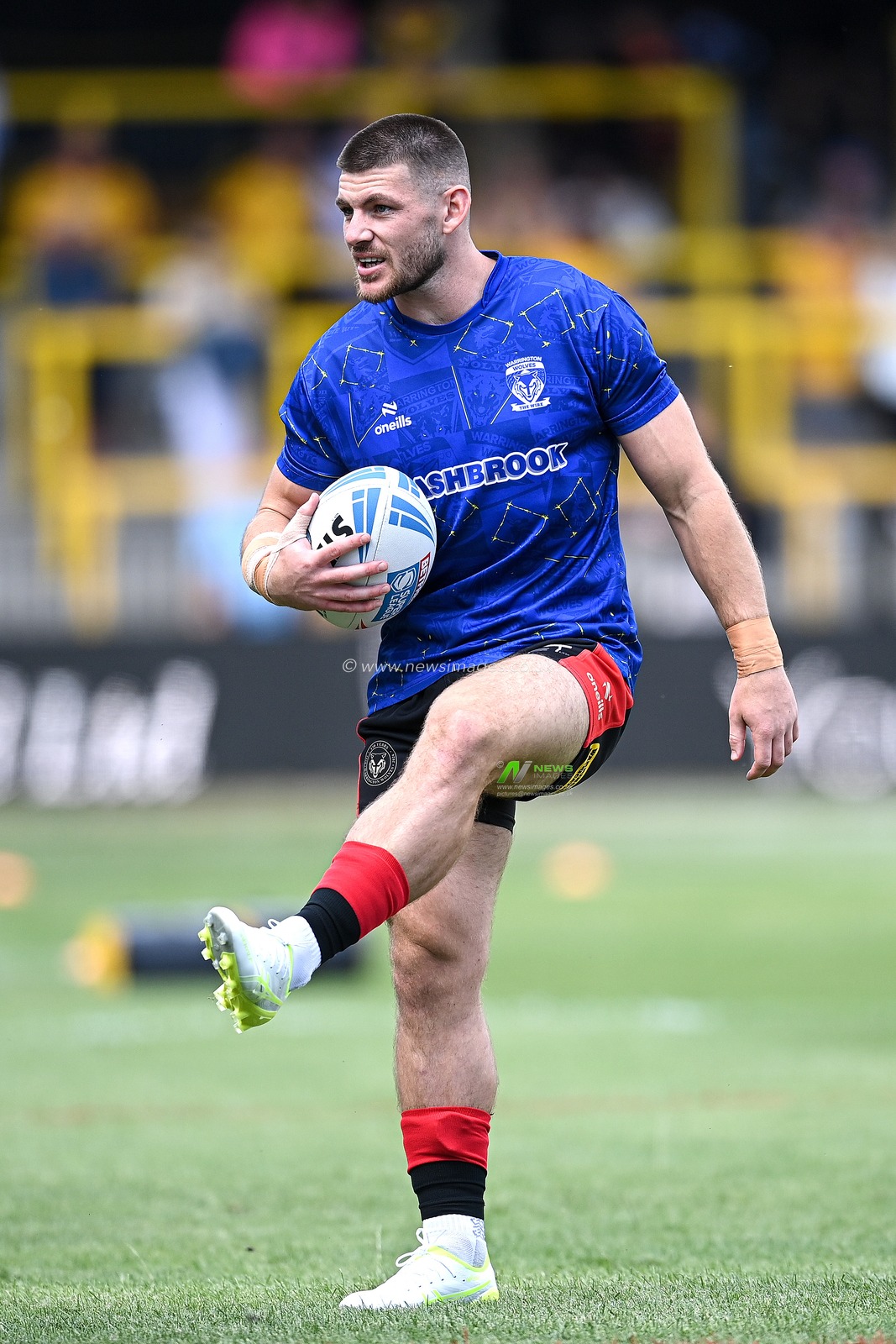 Danny Walker of Warrington Wolves warms up prior to the Betfred Super League round 21 match Castleford Tigers vs Warrington Wolves at OneBore Stadium, Castleford, Untied Kingdom on 01 August 2026

(Photo by Ben Roberts/News Images)
