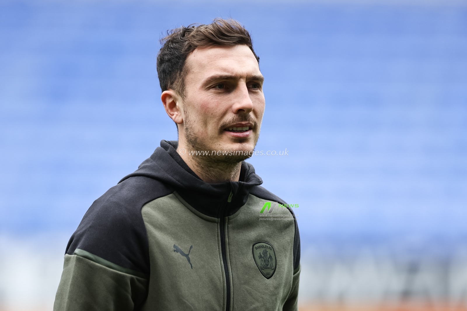 Josh Earl of Barnsley arrives during the Sky Bet League 1 match Bolton Wanderers vs Barnsley at Toughsheet Community Stadium, Bolton, United Kingdom, 3rd February 2024

(Photo by Mark Cosgrove/News Images)