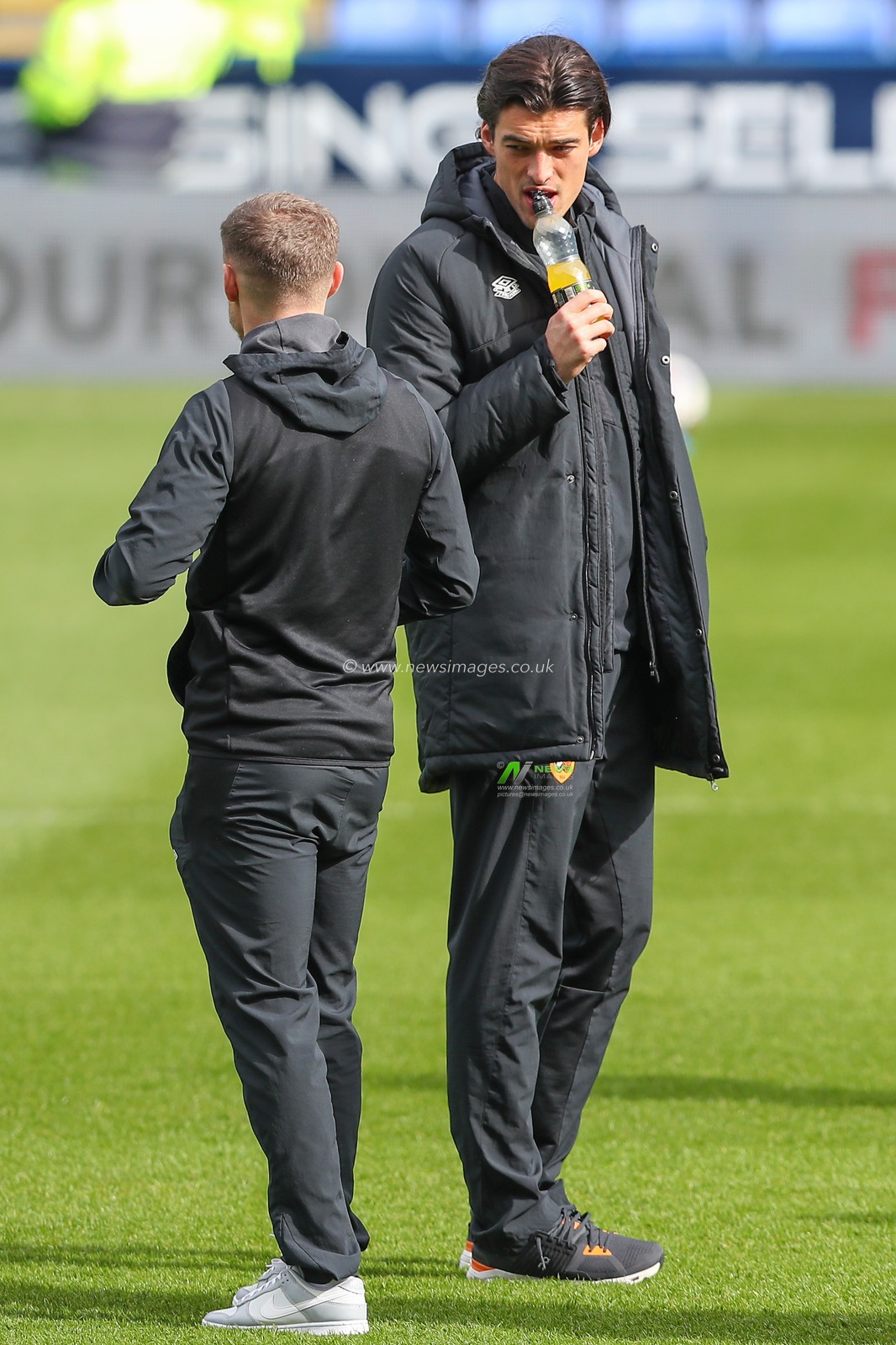 Jacob Greaves #4 of Hull City talks with Regan Slater #27 of Hull City ahead of the Sky Bet Championship match Reading vs Hull City at Select Car Leasing Stadium, Reading, United Kingdom, 18th March 2023

(Photo by Gareth Evans/News Images)