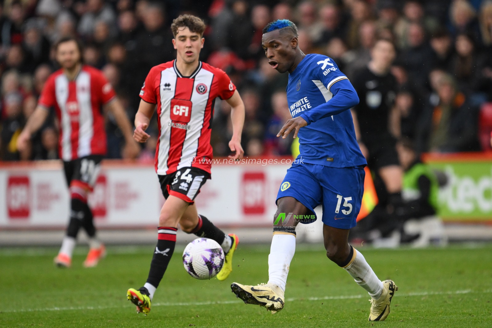 Nicolas Jackson of Chelsea passes the ball during the Premier League match Sheffield United vs Chelsea at Bramall Lane, Sheffield, United Kingdom, 7th April 2024

(Photo by Craig Thomas/News Images)