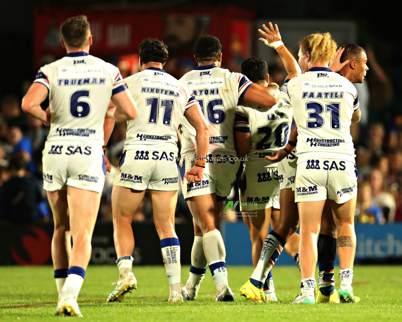 Mason Lino of Wakefield Trinity celebrates scoring a drop goal and winning the game for Wakefield after the Betfred Super League round 20 match Wakefield Trinity vs Leeds Rhinos at DIY Kitchens Stadium, Wakefield, United Kingdom, 24th July 2025(Photo by Sam Eaden/News Images)
