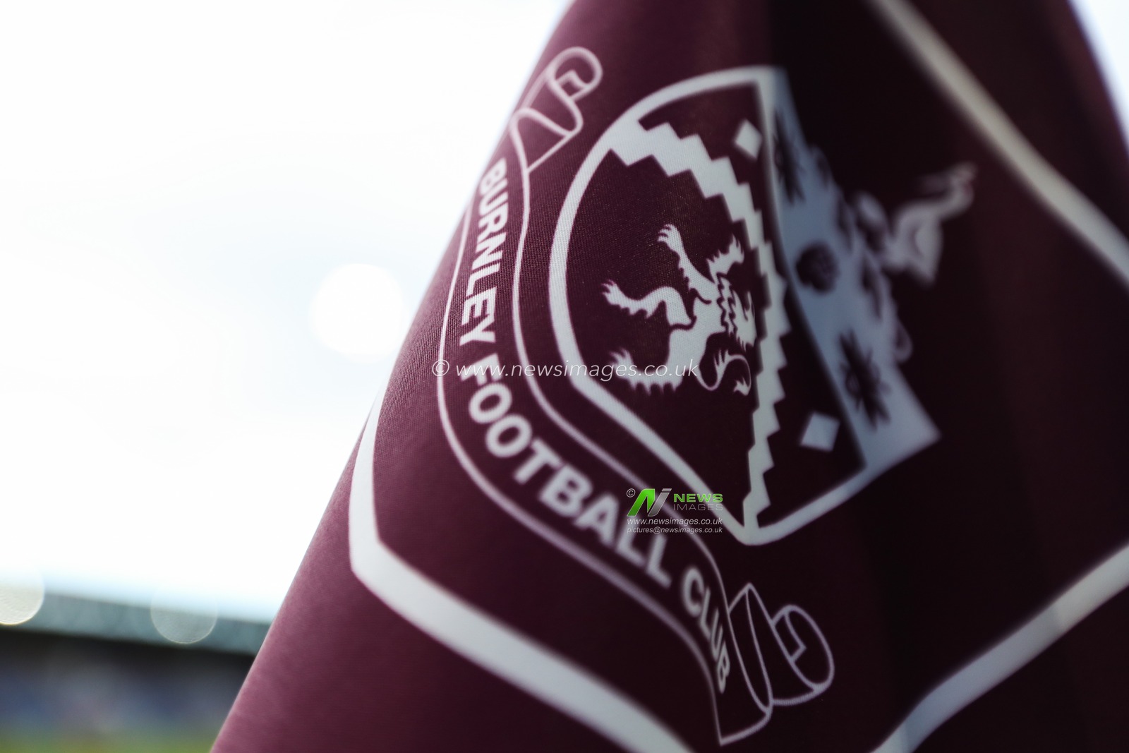 Burnley corner flag ahead of the Premier League match Burnley vs Everton at Turf Moor, Burnley, United Kingdom, 27th December 2025

(Photo by Jorge Horsted/News Images)

*** GER AUT SUI OUT ***
