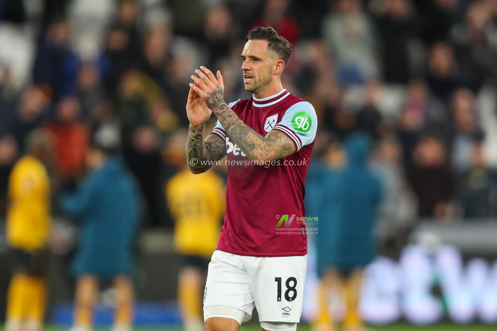 Danny Ings of West Ham United applauds the fans at the end of the Premier League match West Ham United vs Wolverhampton Wanderers at London Stadium, London, United Kingdom, 9th December 2024

(Photo by Izzy Poles/News Images)