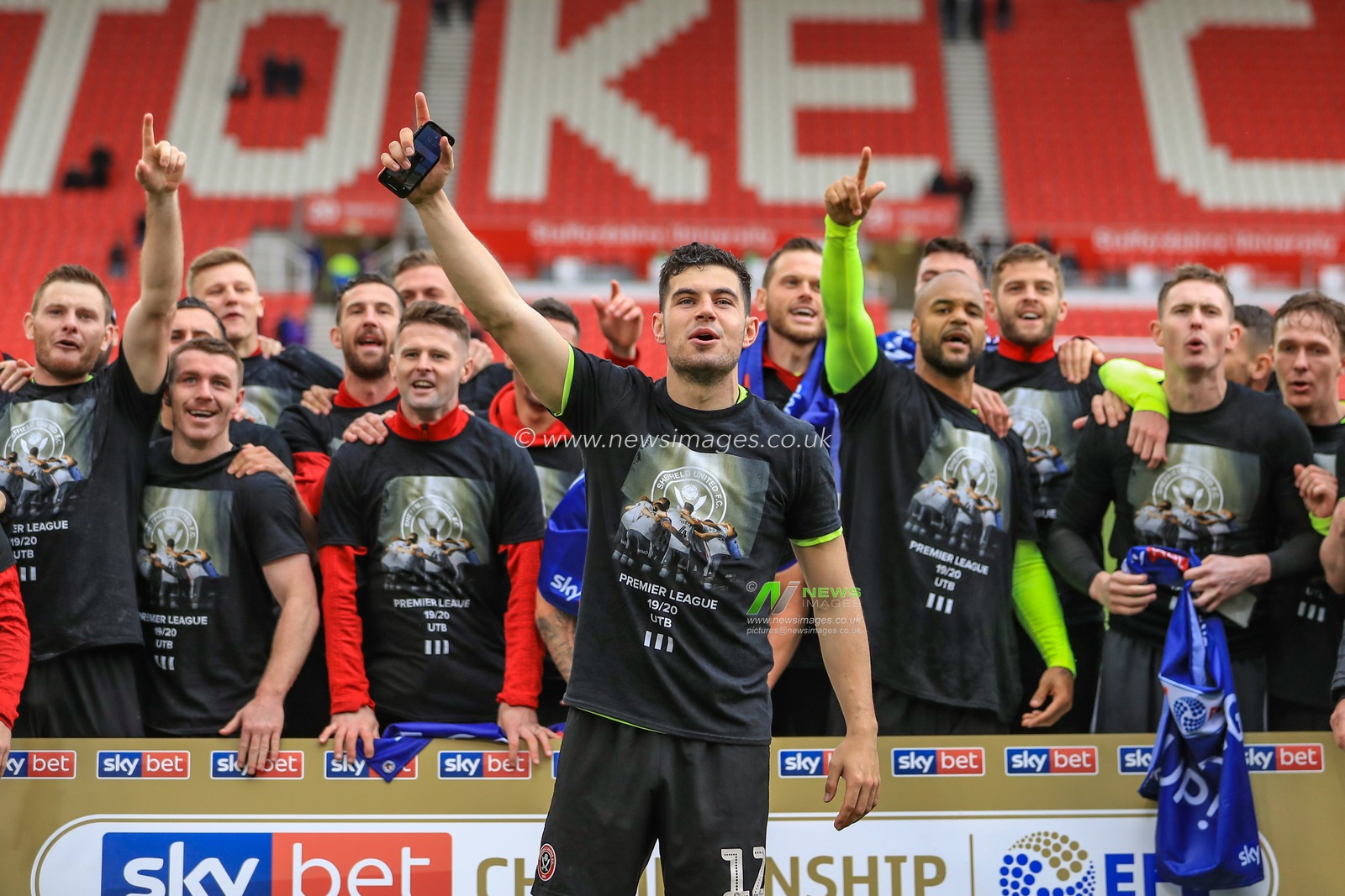 5th May 2019, Bet 365 Stadium, Stoke-on-Trent, England; Sky Bet Championship, Stoke City vs Sheffield United ; John Egan (12) of Sheffield United celebrates promotion 


Credit: Mark Cosgrove/News Images

English Football League images are subject to DataCo Licence