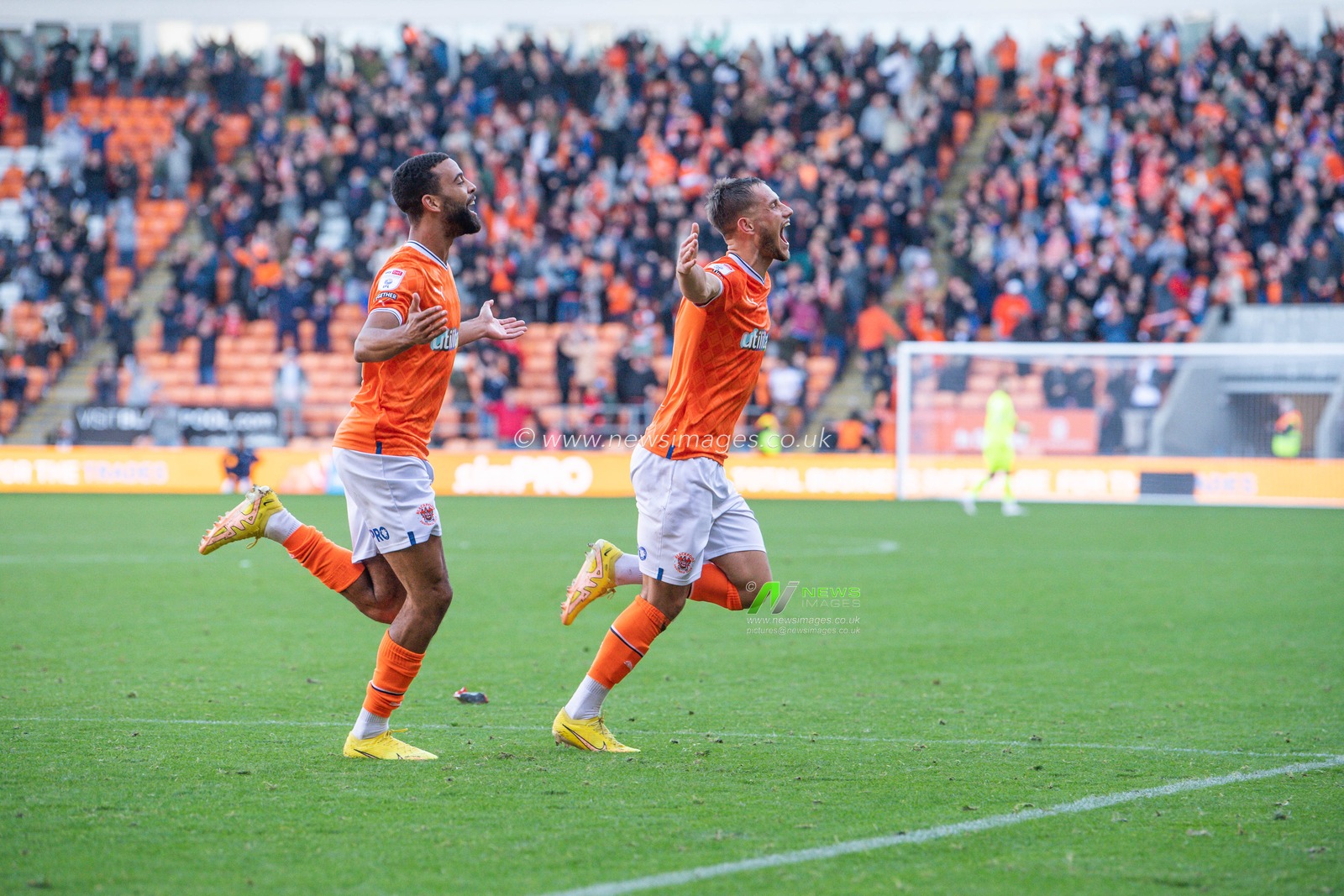 Jerry Yates #9 of Blackpool celebrates his goal to make it 3-1 during the Sky Bet Championship match Blackpool vs Watford at Bloomfield Road, Blackpool, United Kingdom, 8th October 2022

(Photo by Craig Thomas/News Images)