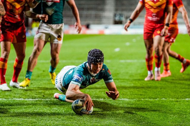 George Whitby of St Helens goes over for a try during the Betfred Challenge Cup Quarter Final match St Helens vs Catalans Dragons at The BrewDog Stadium, St Helens, United Kingdom on 10 April 2026

(Photo by Maynard Manyowa/News Images)