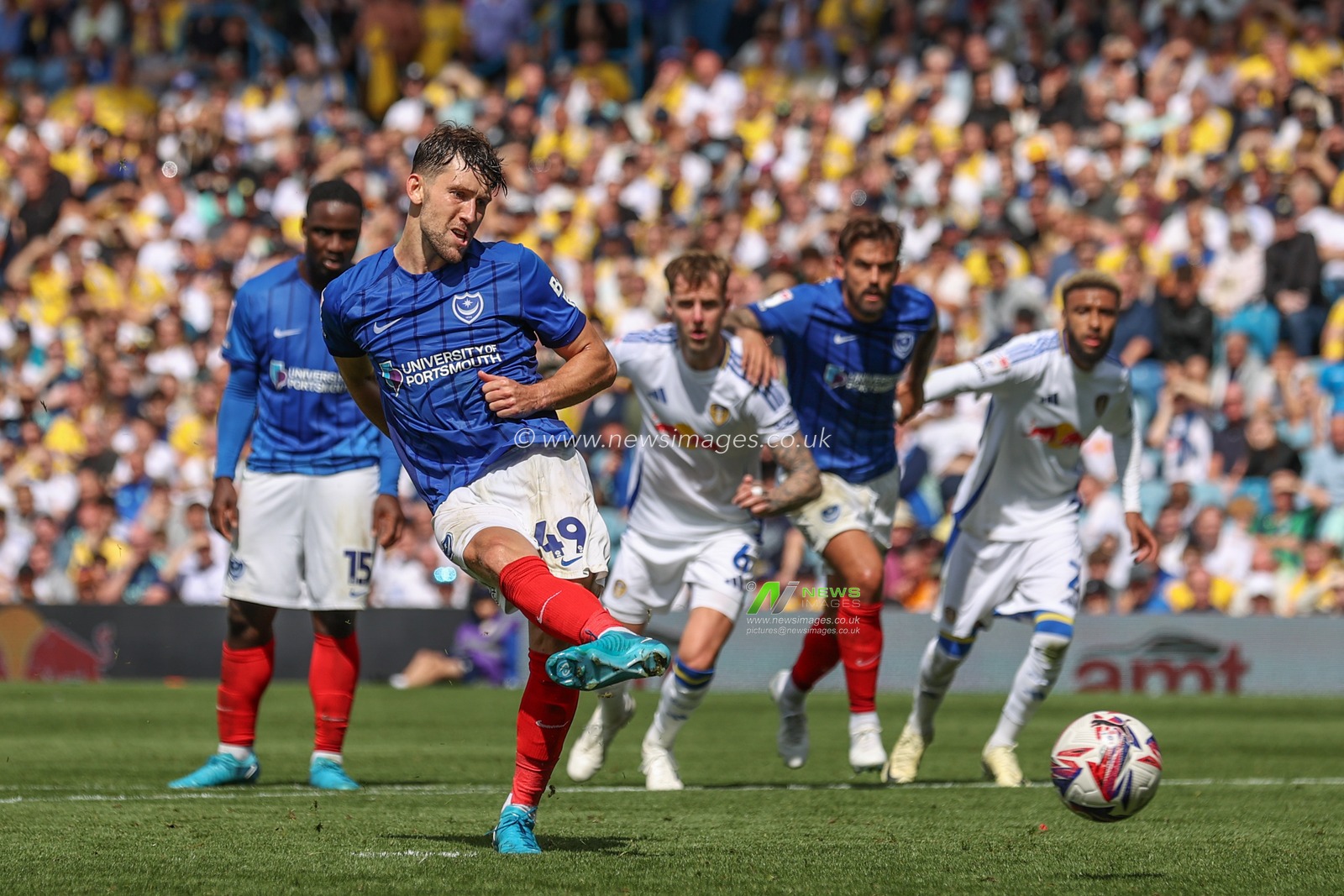 Callum Lang of Portsmouth scores a penalty to make it 2-3 during the Sky Bet Championship match Leeds United vs Portsmouth at Elland Road, Leeds, United Kingdom, 10th August 2024

(Photo by Mark Cosgrove/News Images)