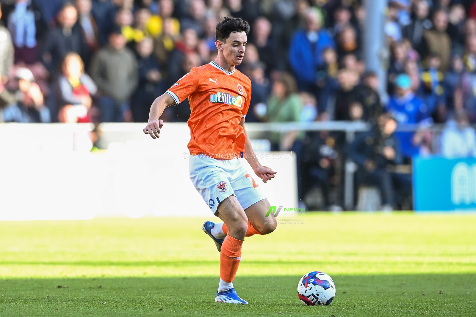 Charlie Patino #28 of Blackpool makes a break with the ball  during the Sky Bet Championship match Blackpool vs Watford at Bloomfield Road, Blackpool, United Kingdom, 8th October 2022

(Photo by Craig Thomas/News Images)