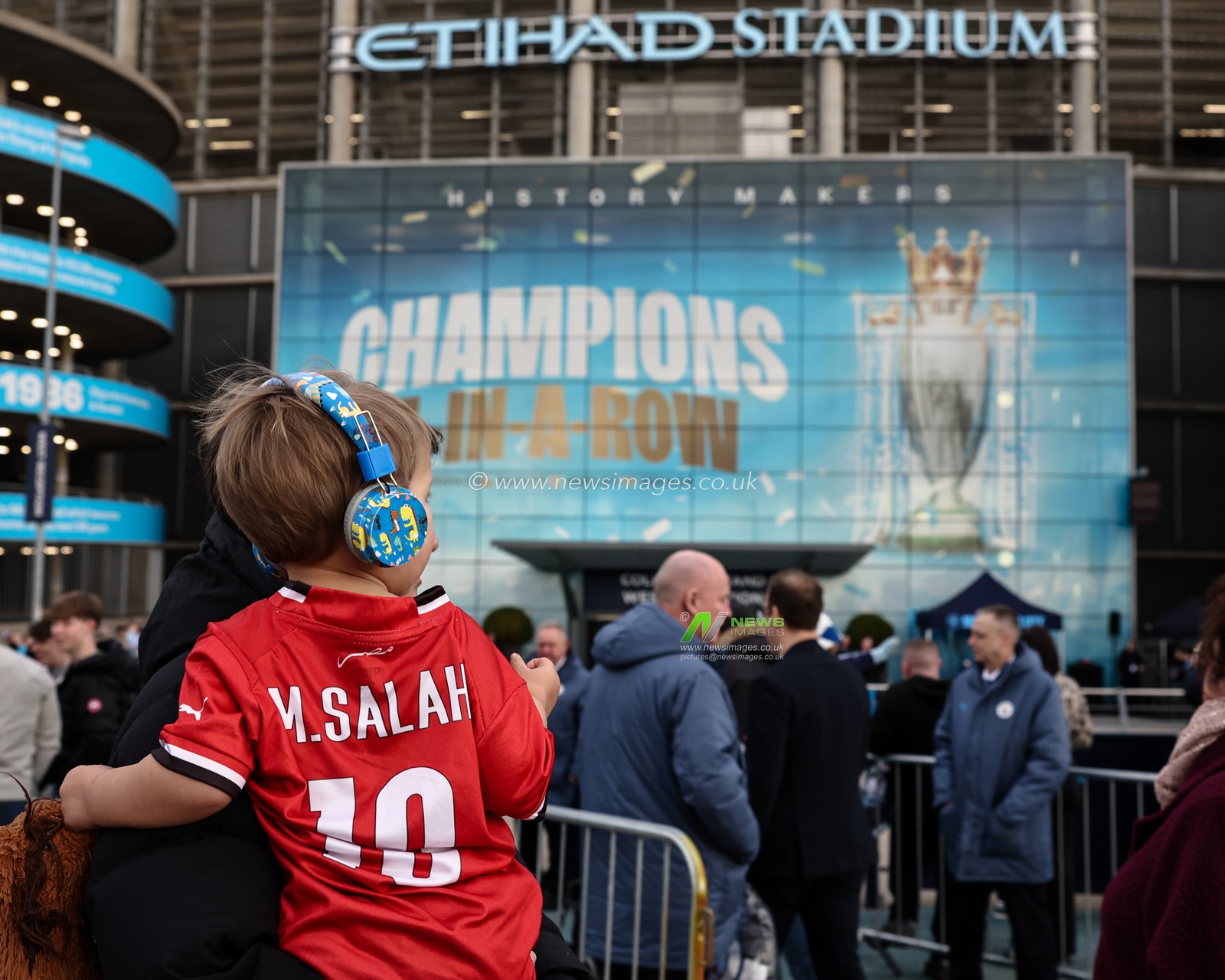 A young fan wearing a Liverpool FC  Mohamed Salah top outside the players entrance during the Emirates FA Cup 5th Round match Manchester City vs Plymouth Argyle at Etihad Stadium, Manchester, United Kingdom, 1st March 2025

(Photo by Mark Cosgrove/News Images)