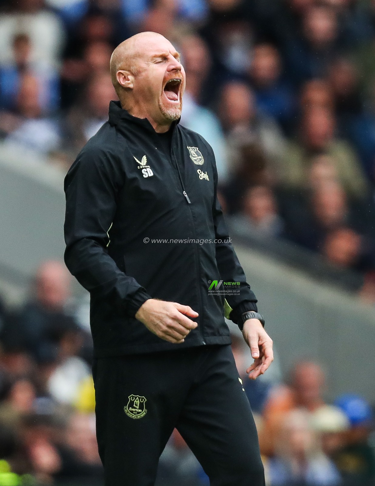 Sean Dyche manager of Everton reacts during the Premier League match Tottenham Hotspur vs Everton at Tottenham Hotspur Stadium, London, United Kingdom, 24th August 2024

(Photo by Izzy Poles/News Images)