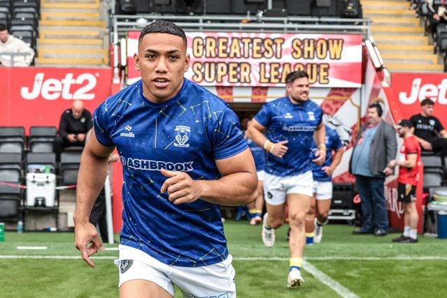 Albert Hopoate of Warrington Wolves in the pre-game warm up during the Betfred Super League round 20 match Leigh Leopards vs Warrington Wolves at Leigh Sports Village, Leigh, United Kingdom on 25 July 2026

(Photo by Alfie Cosgrove/News Images)