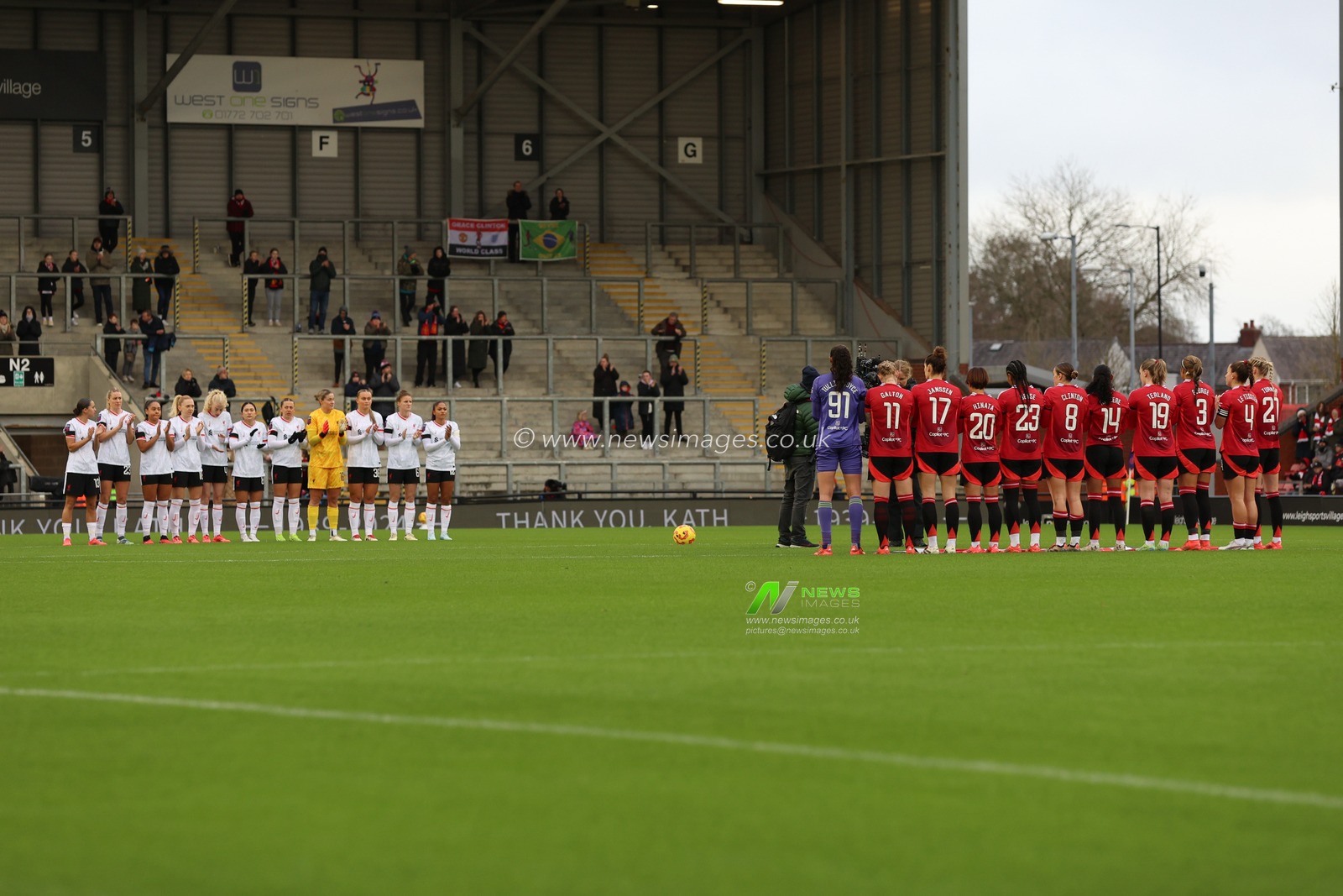 Both sets of players take part in a minutes silence for Kath Phipps during the Barclays Women's Super League match Manchester United Women vs Liverpool Women at Leigh Sports Village, Leigh, United Kingdom, 8th December 2024

(Photo by Alex Roebuck/News Images)