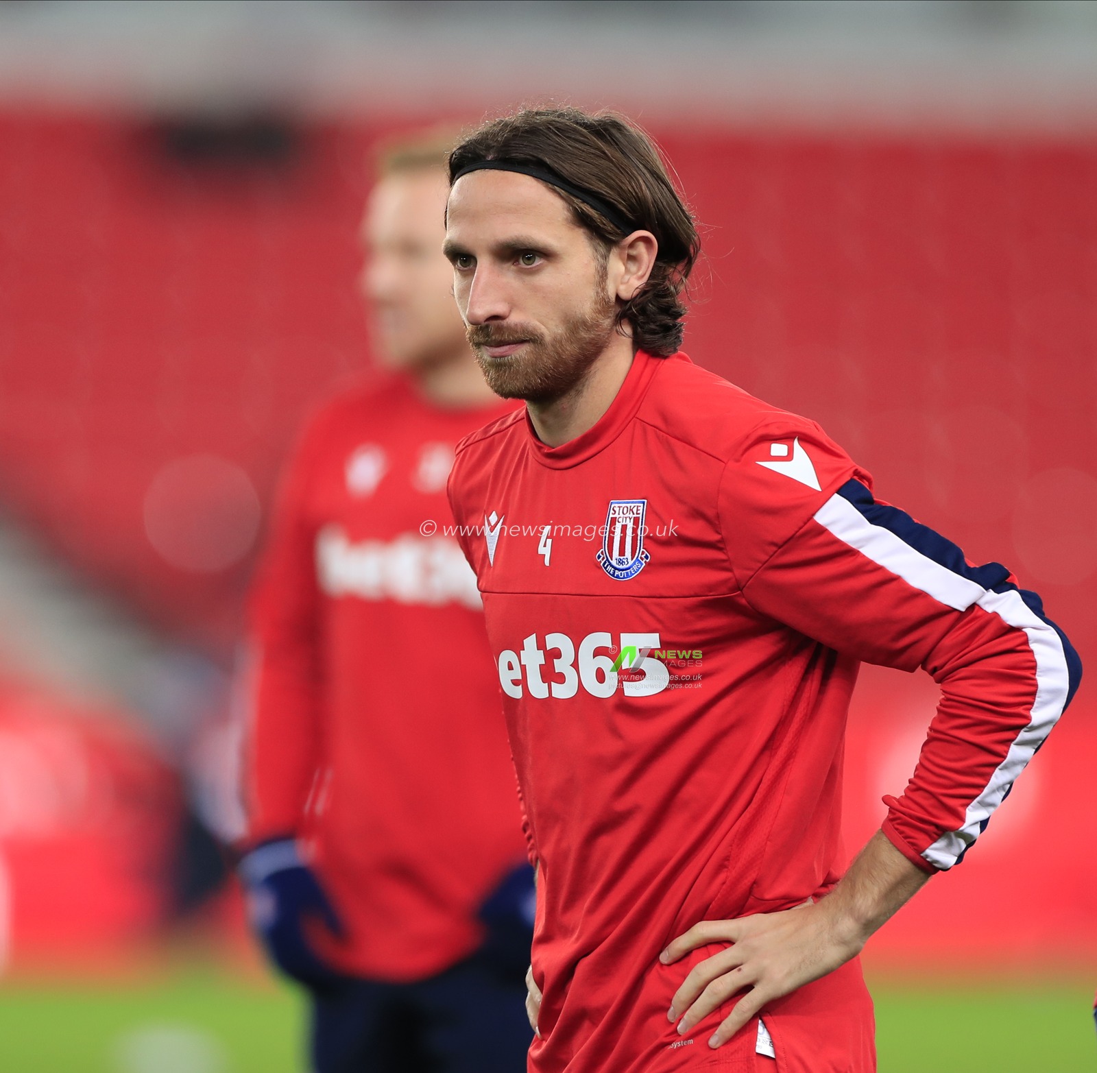 4th November 2019, Bet365 Stadium, Stoke-on-Trent, England; Sky Bet Championship, Stoke City v West Bromwich Albion : Joe Allen (4) of Stoke City warms up for the match

Credit: Conor Molloy/News Images