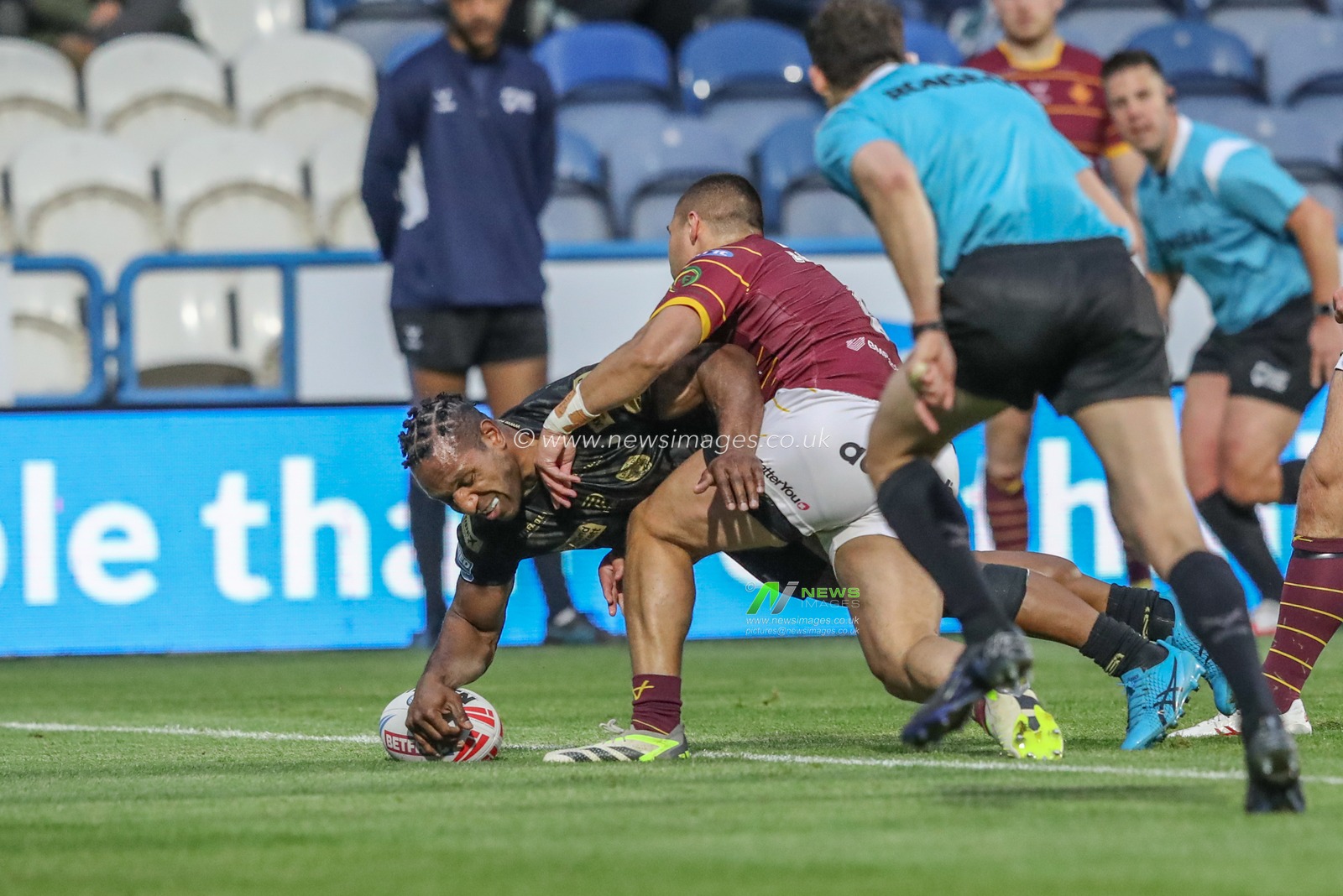 Edwin Ipape of Leigh Leopards goes over for a try during the Betfred Super League Round 12 match Huddersfield Giants vs Leigh Leopards at John Smith's Stadium, Huddersfield, United Kingdom, 24th May 2024

(Photo by Alfie Cosgrove/News Images)