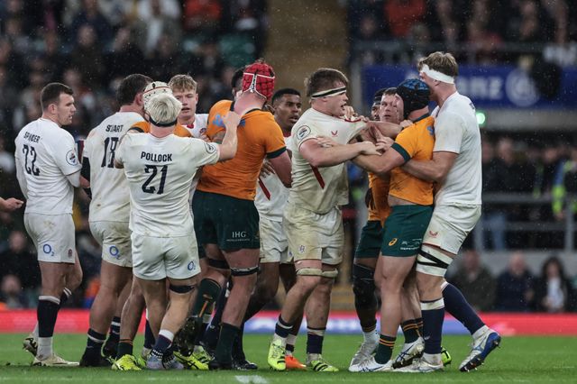Tempers flare between player from both teams during the Quilter Nations Series 2025 match England vs Australia at Allianz Stadium, Twickenham, United Kingdom, 1st November 2025

(Photo by Mark Cosgrove/News Images)

*** GER AUT SUI OUT ***