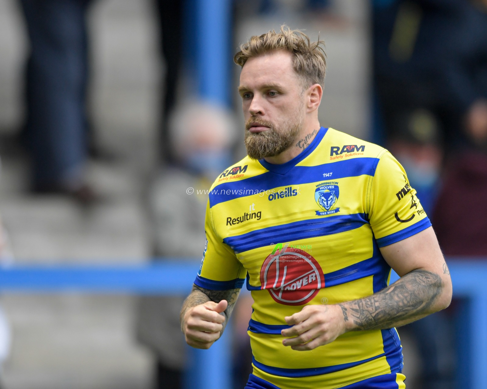Blake Austin (6) of Warrington Wolves in action