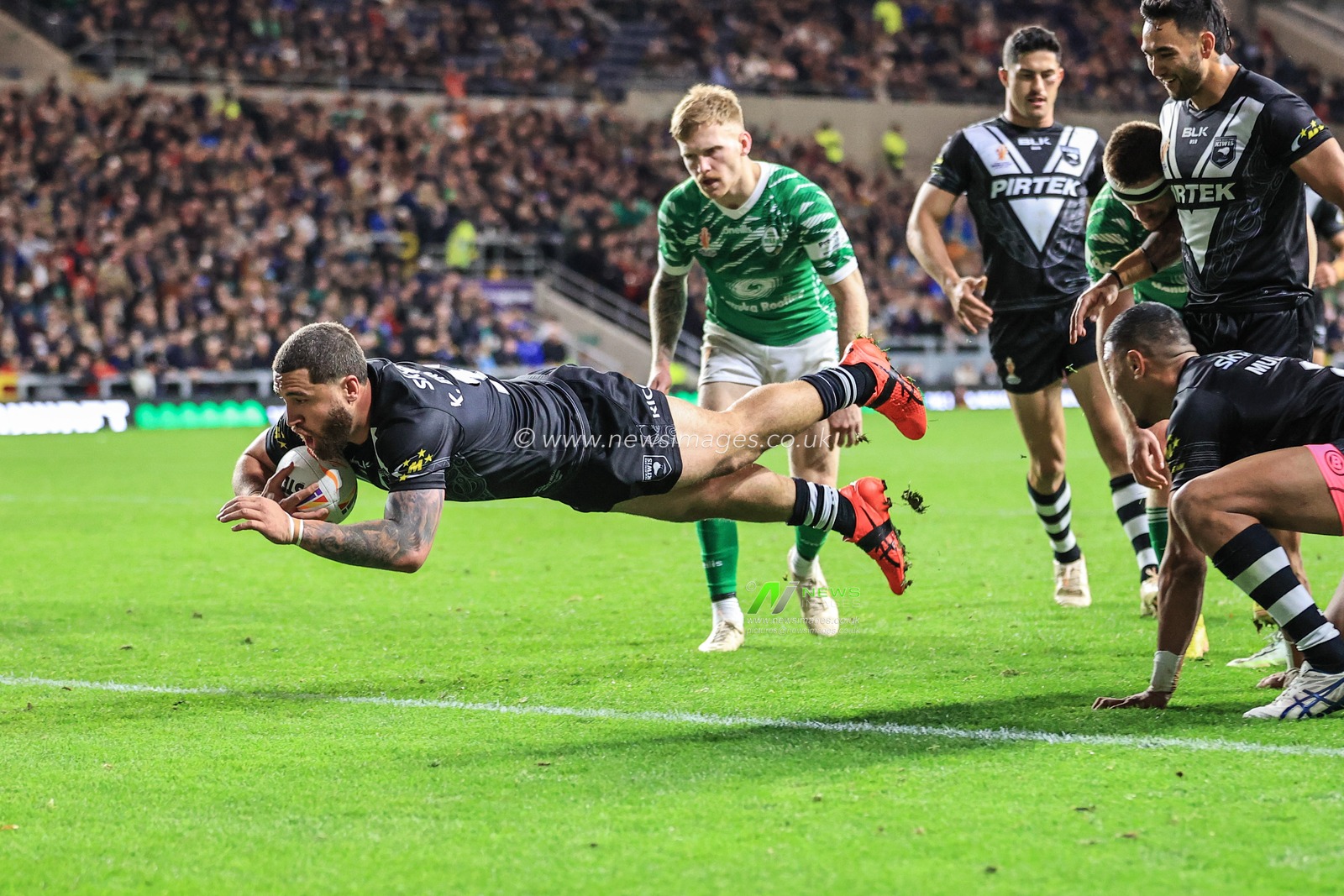 Kenny Bromwich of New Zealand goes over for a try during the Rugby League World Cup 2021 Group C match New Zealand vs Ireland at Headingley Stadium, Leeds, United Kingdom, 28th October 2022

(Photo by Mark Cosgrove/News Images)
