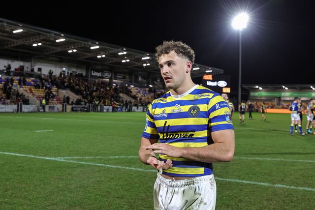 Cai Taylor-Wray of Warrington Wolves applauds the fans during the Betfred Super League Round 4 match York Knights vs Warrington Wolves at LNER Community Stadium, York, United Kingdom on 06 March 2026

(Photo by Mark Cosgrove/News Images)