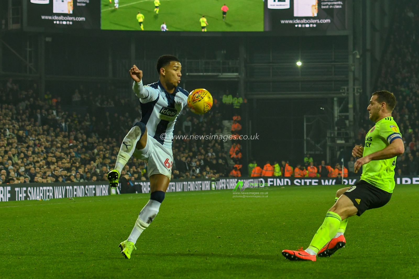 23rd February 2019, The Hawthorns, West Bromwich, England; Sky Bet Championship, West Bromwich Albion vs Sheffield United ; Mason Holgate (68) of West Bromwich Albion controls the ball sending Billy Sharp (10) of Sheffield United the wrong way


Credit: Gareth Dalley/News Images

English Football League images are subject to DataCo Licence