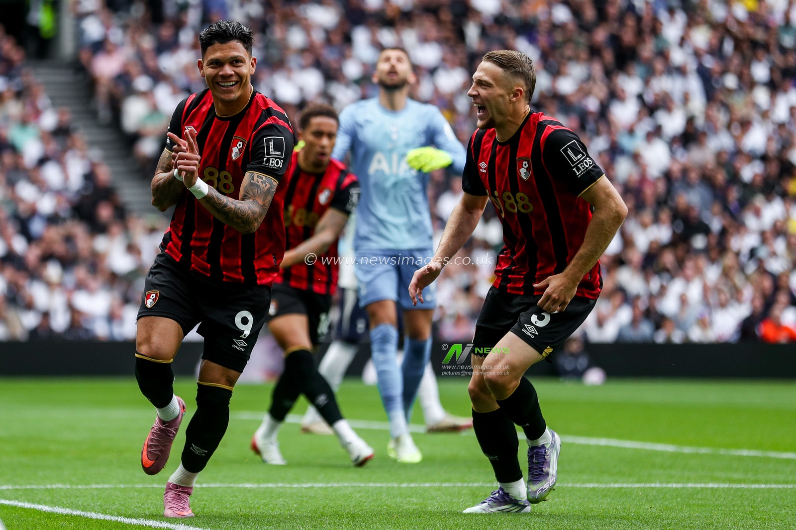 Evanlison of AFC Bournemouth celebrates his goal to make it 0-1 during the Premier League match Tottenham Hotspur vs Bournemouth at Tottenham Hotspur Stadium, London, United Kingdom, 30th August 2025

(Photo by Izzy Poles/News Images)