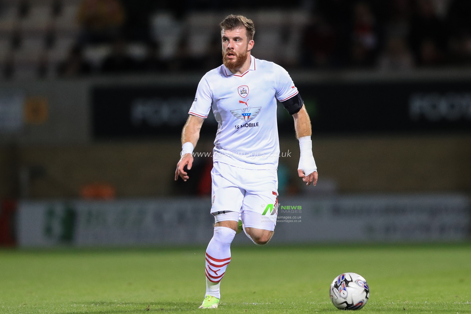 Nicky Cadden #7 of Barnsley breaks with the ball during the Sky Bet League 1 match Cambridge United vs Barnsley at Abbey Stadium, Cambridge, United Kingdom, 3rd October 2023

(Photo by Alfie Cosgrove/News Images)