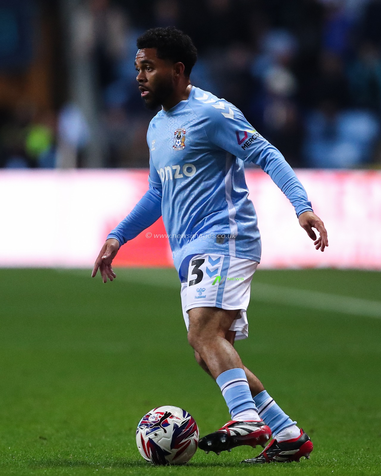 Jay Dasilva of Coventry City in action during the Sky Bet Championship match Coventry City vs Portsmouth at Coventry Building Society Arena, Coventry, United Kingdom, 9th April 2025

(Photo by Gareth Evans/News Images)